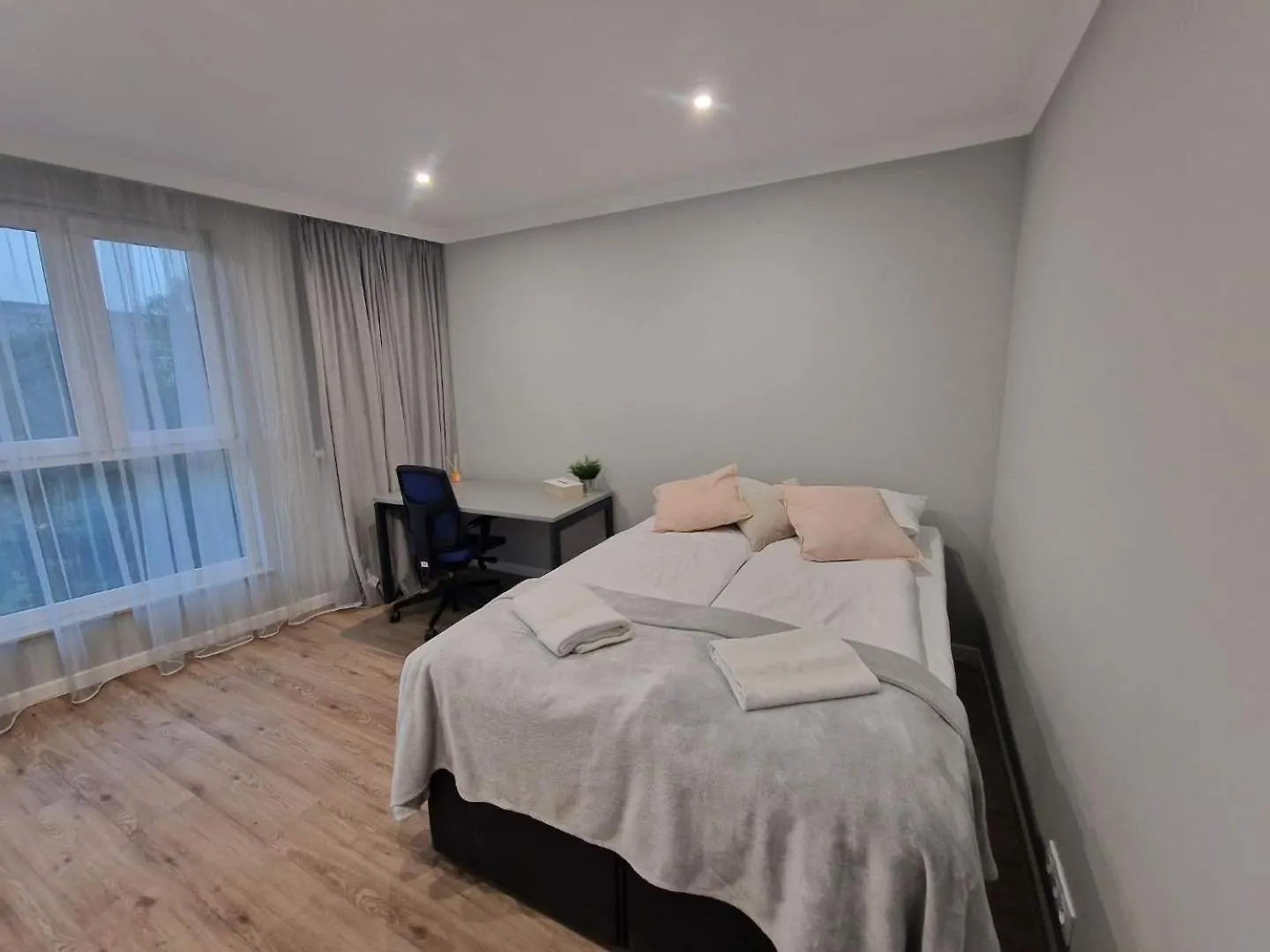 Modern Apartment Suitable For Remote Work With Balcony & Parking By Noclegi Renters Krakow 0*,