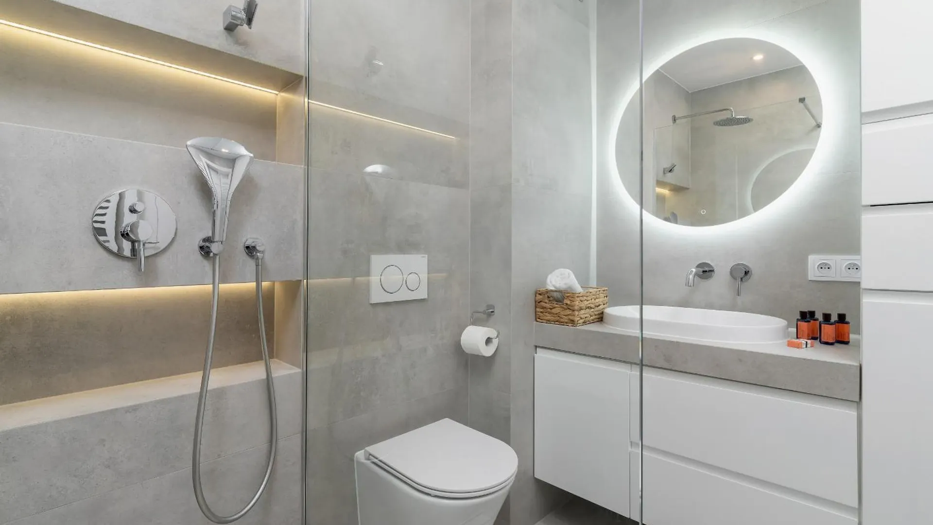 Modern Apartment Suitable For Remote Work With Balcony & Parking By Noclegi Renters Krakow