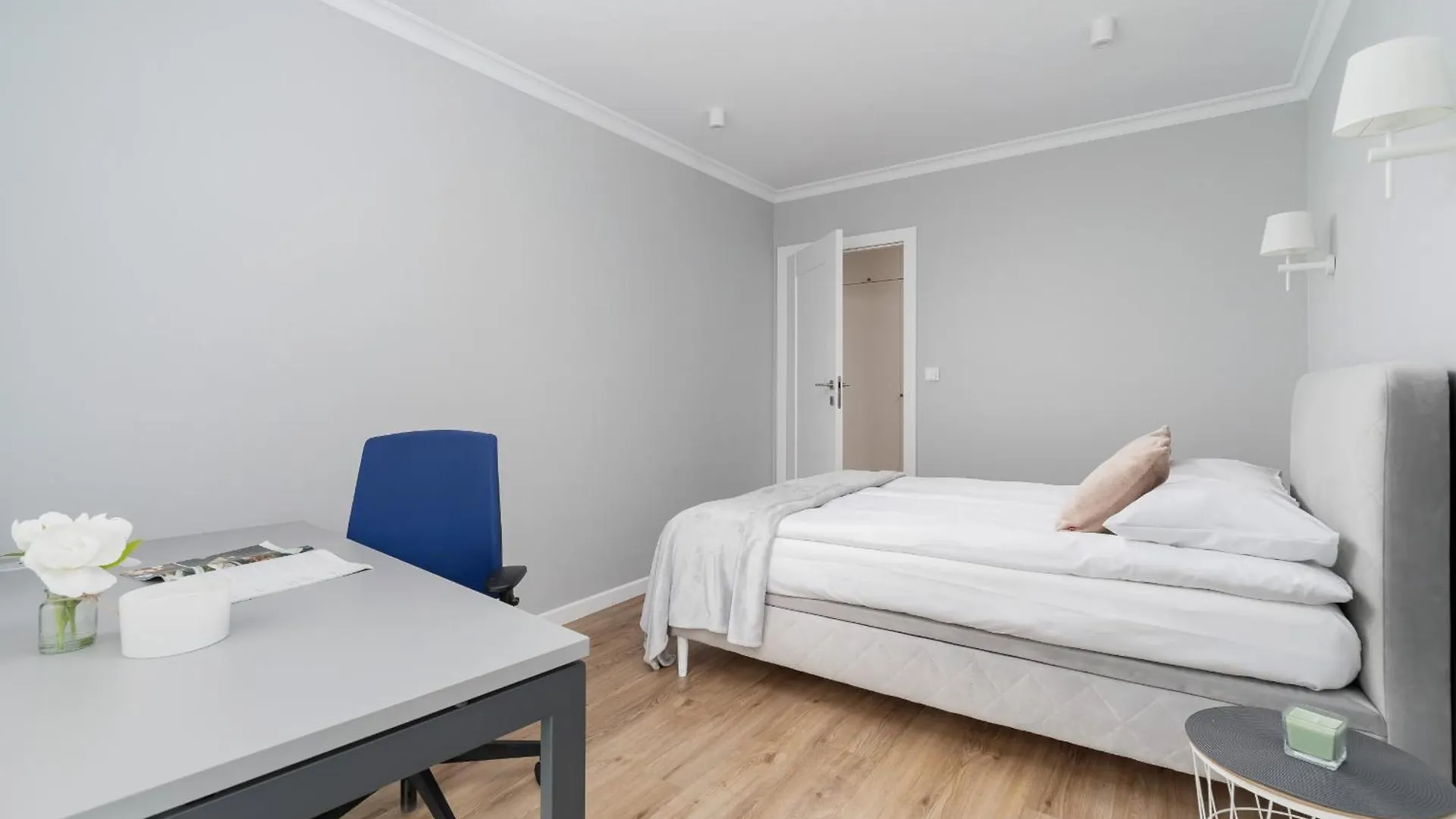 Modern Apartment Suitable For Remote Work With Balcony & Parking By Noclegi Renters Krakow Poland